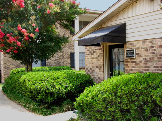 Colonial Plaza Apartments